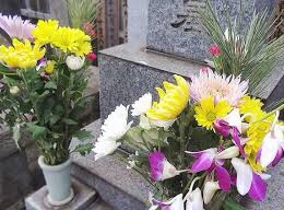 お墓に花を供える理由 株式会社石金